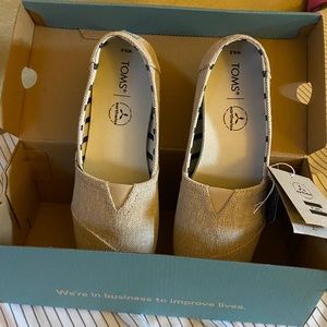 NWT In-box Toms